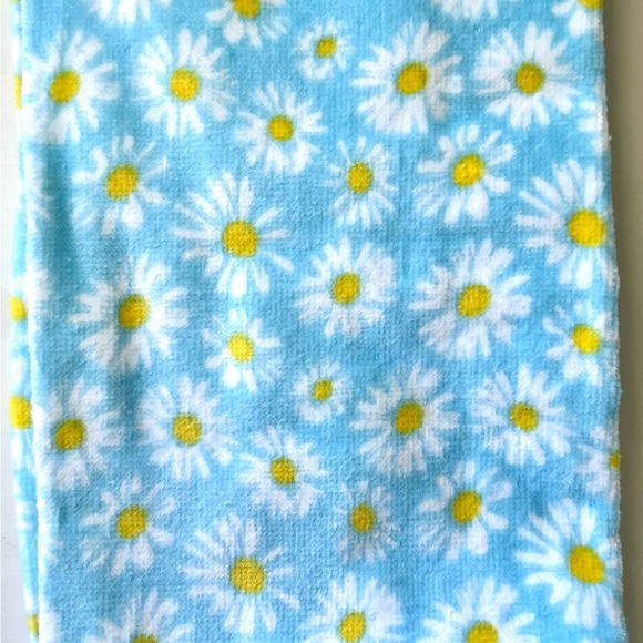 Set of 2 Daisy Flowers Kitchen Towels by CUISINART - Picture 6 of 6
